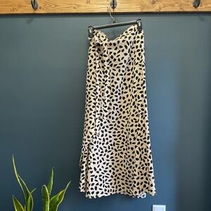 Aakaa 
Size large
EUC
Wrap skirt